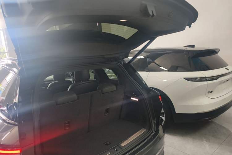Used Nio ES8 2023 100kWh Signature Edition Trunk