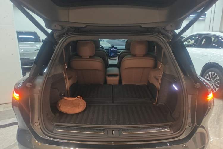 Used Nio ES8 2023 75 kWh Executive Edition Trunk