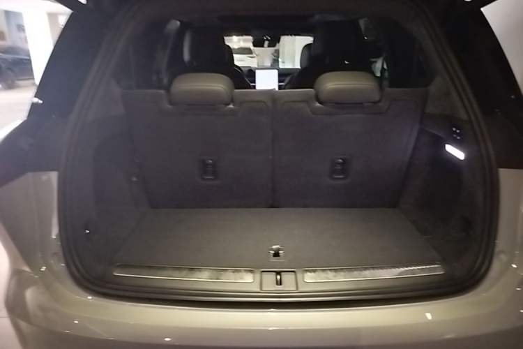 Used Nio ES8 2023 75 kWh Executive Edition Trunk