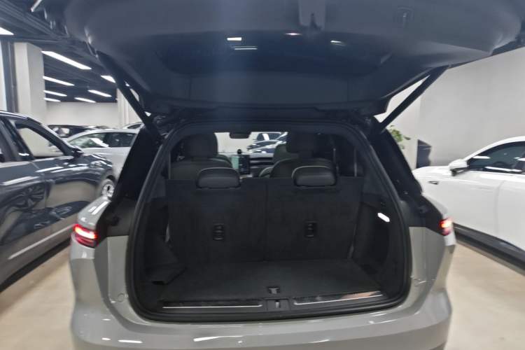 Used Nio ES8 2023 75 kWh Executive Edition Trunk