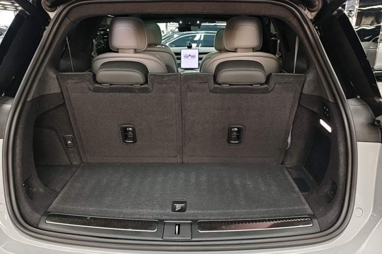 Used Nio ES8 2023 75 kWh Executive Edition Trunk