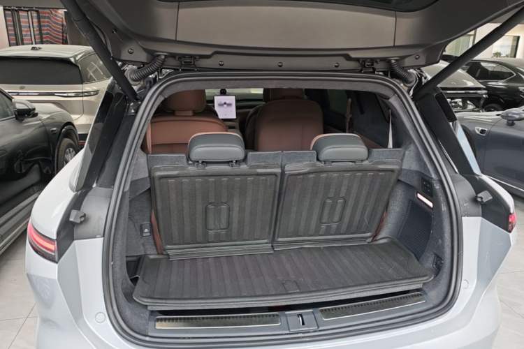 Used Nio ES8 2023 75 kWh Executive Edition Trunk