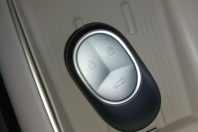 Used Nio ES8 2023 75 kWh Executive Edition Vehicle Key