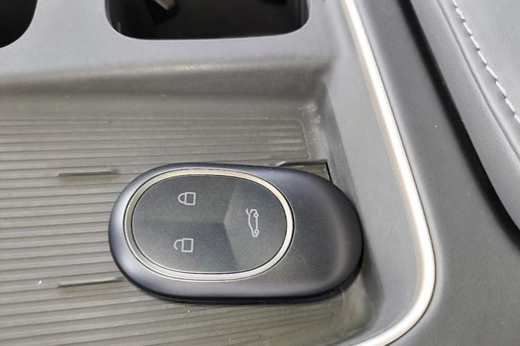 Used Nio ES8 2023 75 kWh Vehicle Key