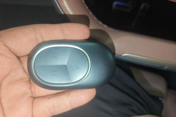 Used Nio ES8 2023 75 kWh Executive Edition Vehicle Key