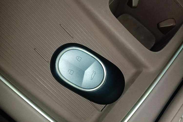 Used Nio ES8 2023 75 kWh Vehicle Key