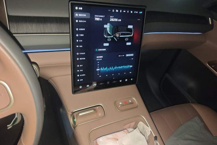 Used Nio ES8 2023 75 kWh Executive Edition Audio And AC Panel