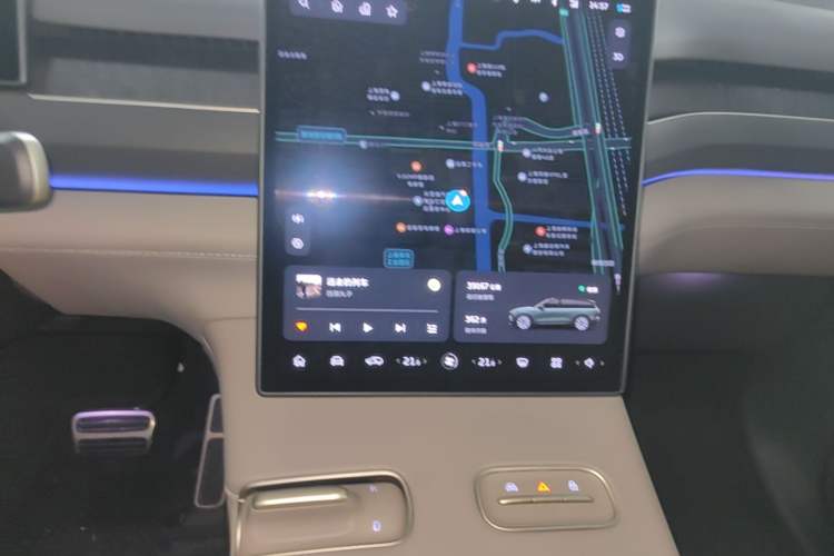 Used Nio ES8 2023 75 kWh Executive Edition Audio And AC Panel