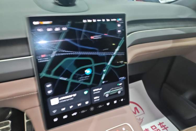 Used Nio ES8 2023 75 kWh Executive Edition Audio And AC Panel