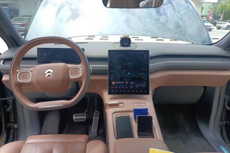Used Nio ES8 2023 75 kWh Executive Edition Center Console