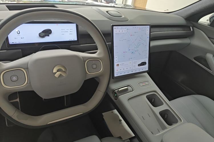 Used Nio ES8 2023 75 kWh Executive Edition Center Console