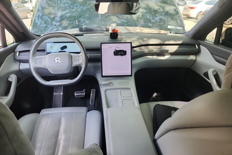 Used Nio ES8 2023 75 kWh Center Console