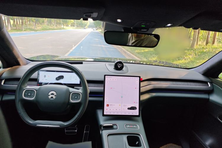 Used Nio ES8 2023 100kWh Signature Edition Center Console