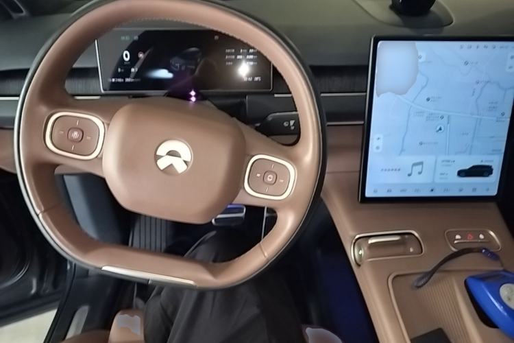 Used Nio ES8 2023 75 kWh Center Console