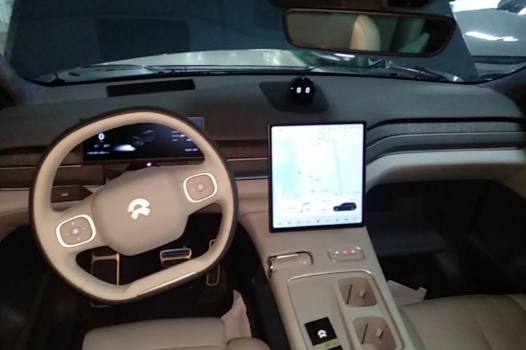 Used Nio ES8 2023 100kWh Center Console