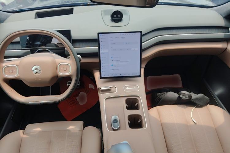 Used Nio ES8 2023 75 kWh Center Console