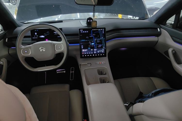Used Nio ES8 2023 75 kWh Executive Edition Center Console