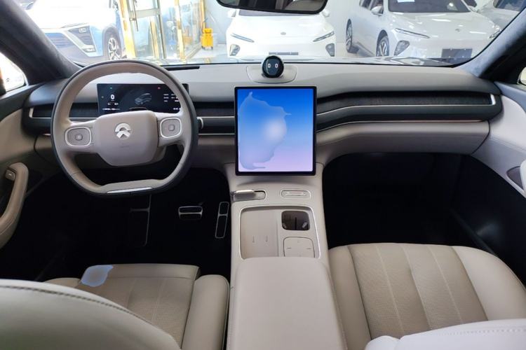 Used Nio ES8 2023 75 kWh Center Console