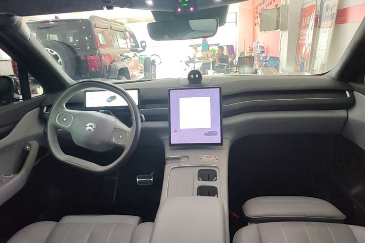 Used Nio ES8 2023 75 kWh Center Console