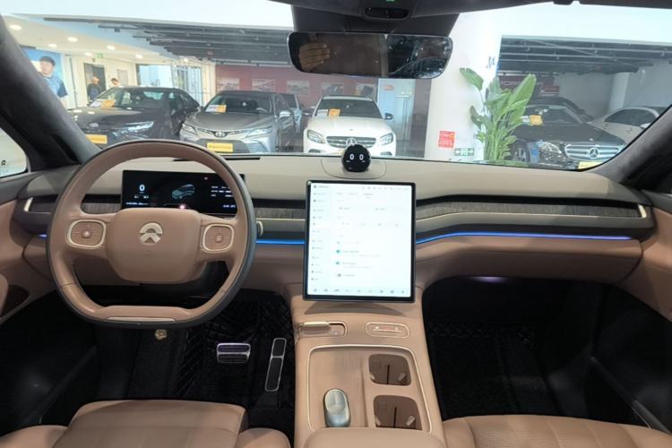 Used Nio ES8 2023 75 kWh Executive Edition Center Console
