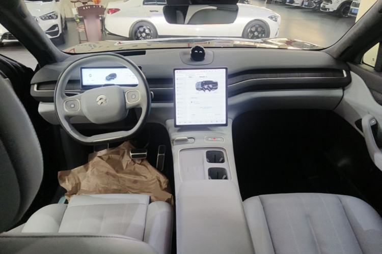 Used Nio ES8 2023 75 kWh Center Console