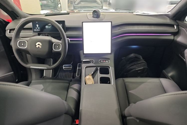 Used Nio ES8 2023 75 kWh Center Console