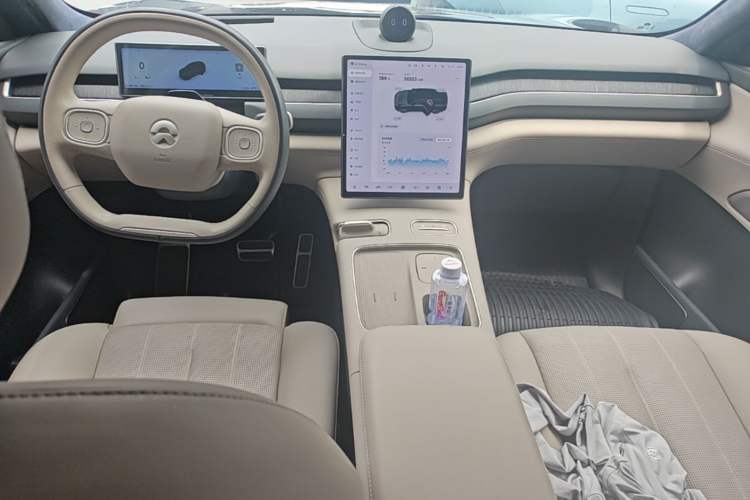 Used Nio ES8 2023 100kWh Executive Edition Center Console