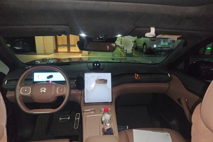 Used Nio ES8 2023 75 kWh Center Console