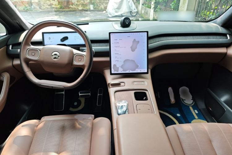 Used Nio ES8 2023 75 kWh Executive Edition Center Console