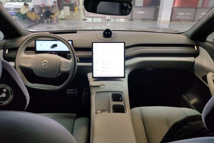 Used Nio ES8 2023 75 kWh Center Console