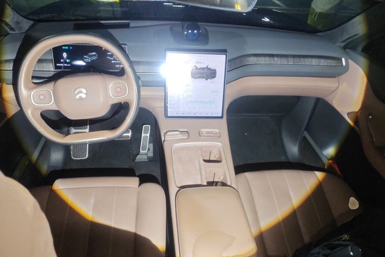 Used Nio ES8 2023 75 kWh Executive Edition Center Console