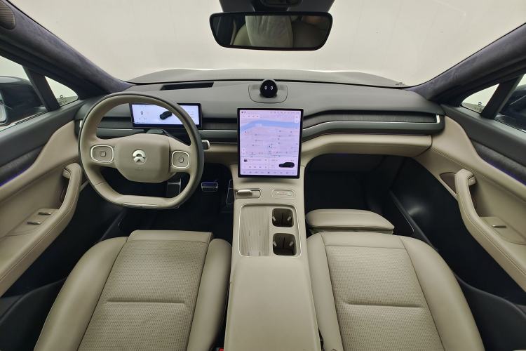 Used Nio ES8 2023 75 kWh Center Console