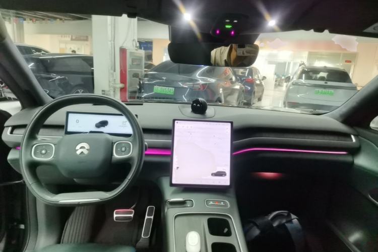 Used Nio ES8 2023 100kWh Signature Edition Center Console