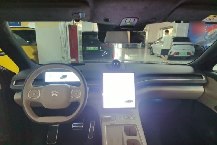 Used Nio ES8 2023 75 kWh Executive Edition Center Console