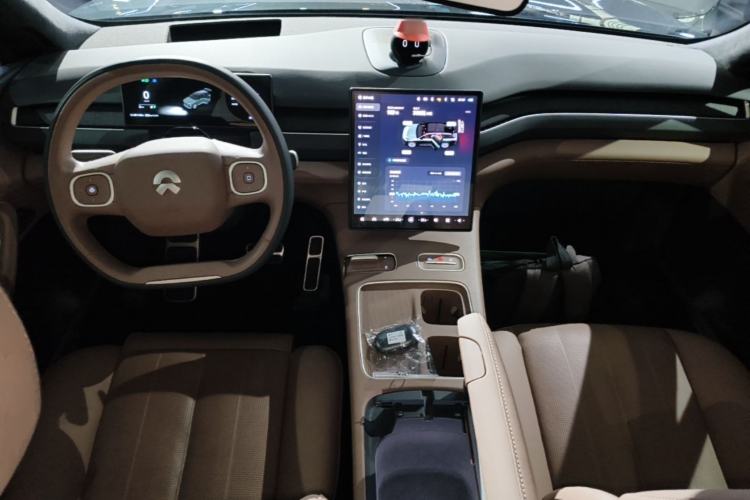 Used Nio ES8 2023 75 kWh Executive Edition Center Console