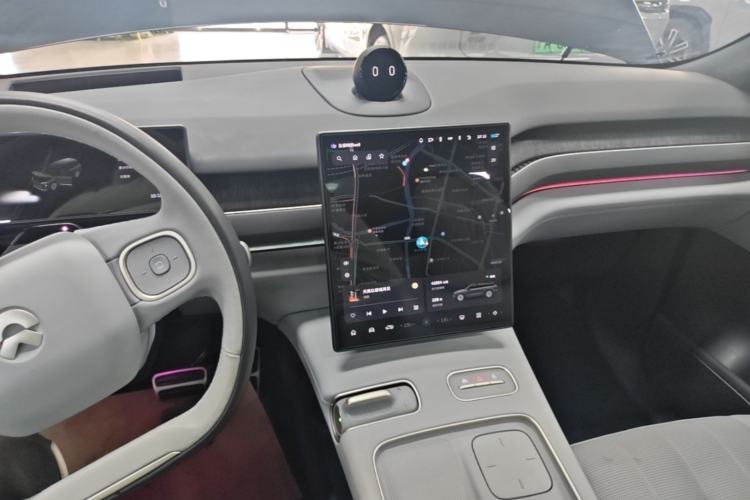Used Nio ES8 2023 75 kWh Center Console