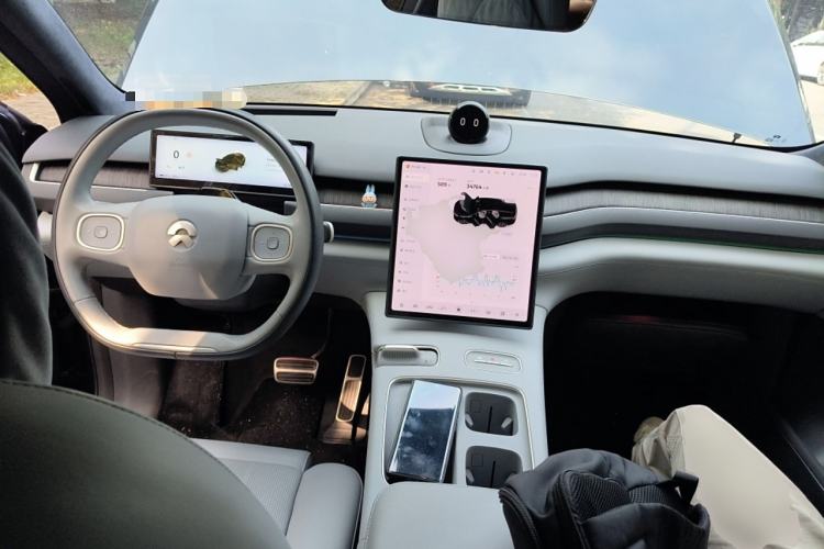 Used Nio ES8 2023 75 kWh Center Console