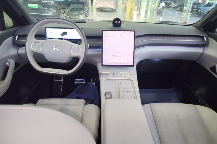 Used Nio ES8 2023 75 kWh Center Console