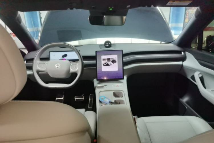 Used Nio ES8 2023 75 kWh Center Console