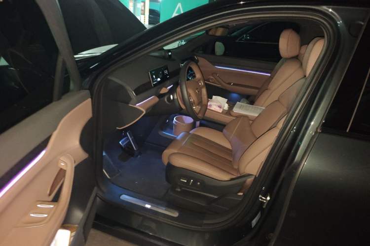Used Nio ES8 2023 75 kWh Executive Edition Driver Seat