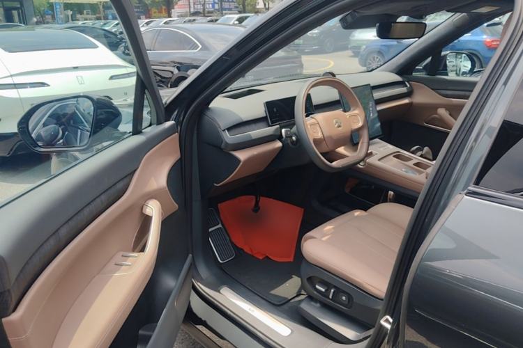 Used Nio ES8 2023 75 kWh Driver Seat
