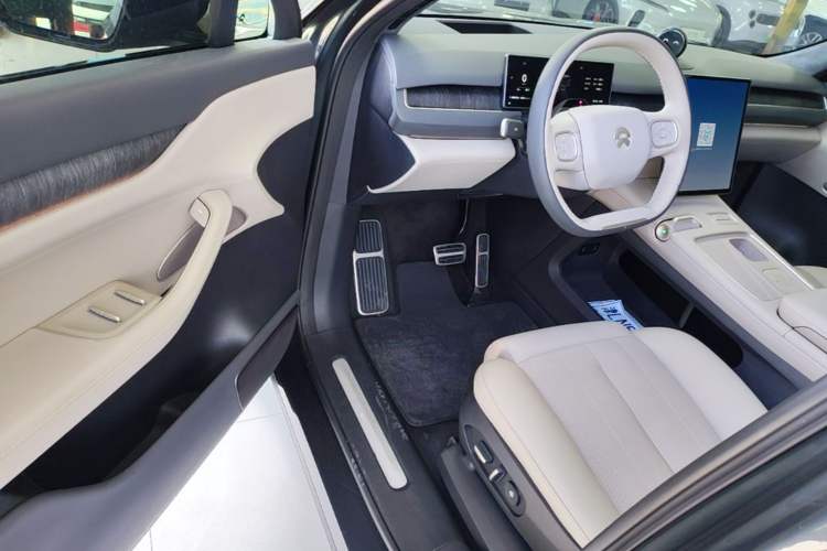Used Nio ES8 2023 75 kWh Driver Seat