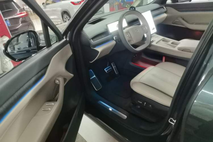 Used Nio ES8 2023 75 kWh Executive Edition Driver Seat