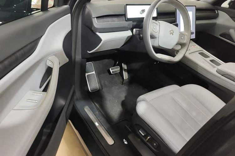 Used Nio ES8 2023 75 kWh Driver Seat
