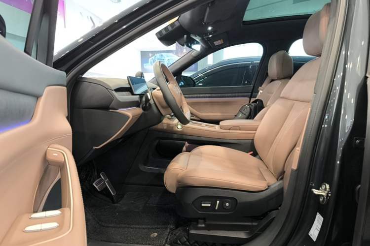 Used Nio ES8 2023 75 kWh Executive Edition Driver Seat