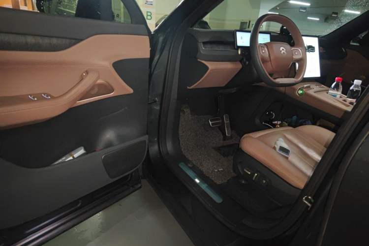 Used Nio ES8 2023 75 kWh Driver Seat