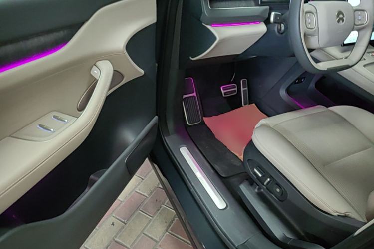 Used Nio ES8 2023 75 kWh Driver Seat