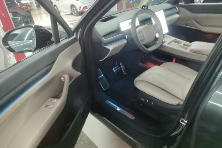 Used Nio ES8 2023 75 kWh Executive Edition Driver Seat