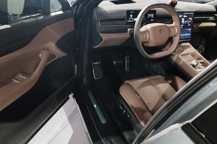 Used Nio ES8 2023 75 kWh Executive Edition Driver Seat
