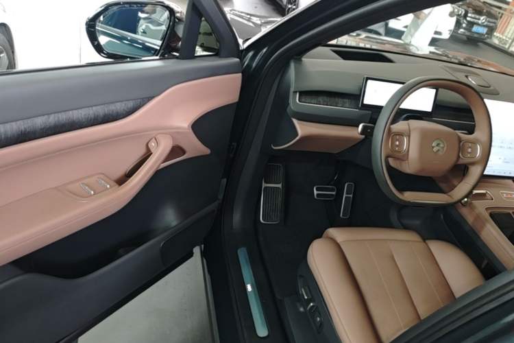 Used Nio ES8 2023 75 kWh Driver Seat